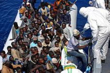 Hampir 1.300 Migran...