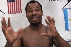 Naik Ring Lagi, Mosley...