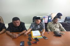 Oknum DPRD Tangsel yang...