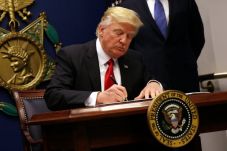 Coret Irak, Trump Larang...