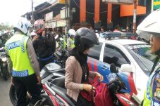 Operasi Simpatik, Polisi...