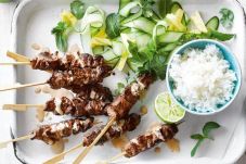 Nikmati Sate Daging...