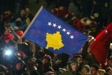 Kosovo Hendak Bangun...