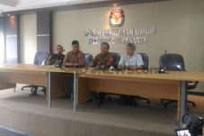 Ikut Rapat Internal...