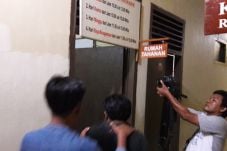 Dua PNS Ditangkap Setelah...