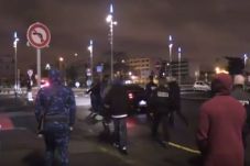 Tiba di Paris, Pemain...