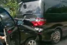 Kendaraan Rombongan...
