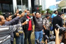 Jokowi Didesak Nonaktifkan...