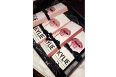 Kylie Jenner Rilis Lima...