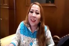 Jago Bernyanyi Lagu...