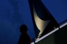 Maskapai Cathay Pacific...