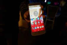 Moto M Segera Mendarat...