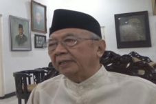 KH Salahuddin Wahid...