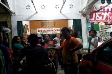 Empat Perampok Bersenpi...