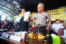Bawa 2,4 Kg Sabu dan...