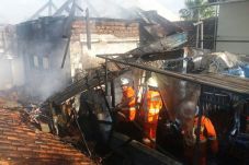 Rumah Ini Terbakar Saat...