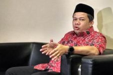 Fahri Hamzah Heran Namanya...