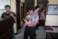 Ngaku Polisi, Rembo...