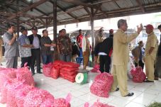 Bawang Merah Masuk Pasar...