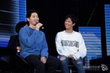 Song Joong Ki Beri Kejutan...