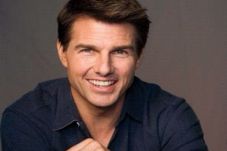Tom Cruise Jatuh Cinta...