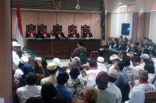Libur Nasional, Sidang...