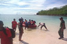 Perahu Nelayan Dihantam...
