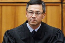 Hakim Hawaii yang Blokir...