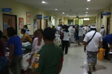 Seratusan Orang Keracunan...
