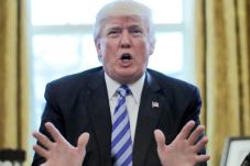 Trump Tuding Partai...