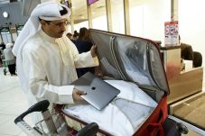 Protes Larangan Laptop,...