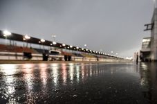 Balapan Malam di Sirkuit...