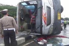 Bus Jurusan Surabaya-Yogya...