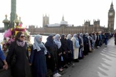 London Diserang Teroris,...