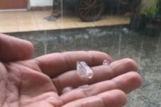 Fenomena Hujan Es Terjadi...