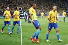 Benamkan Paraguay, Brasil...