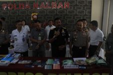 Bawa Sabu Dalam Tas,...