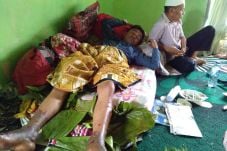 Rumah Dibakar, Orang...