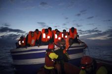 Kapal Tenggelam, 150...
