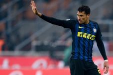 Inter Milan Enggan Pertahankan...