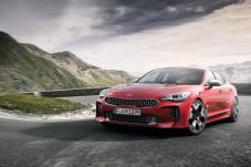 Kia Stinger Siap Gertak...