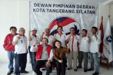 Mengakar hingga ke Bawah,...