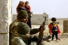 ISIS Gunakan Penduduk...