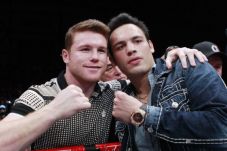 Jelang Hadapi Canelo,...