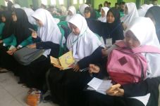 Kitab Kuning dan Santri...