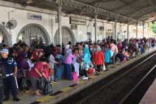 Dibuka Pertama Kali,...