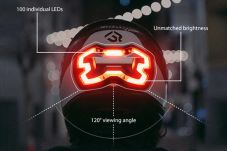 Helm Ini Akan Menyala...
