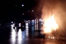 Nisan Livina Terbakar...