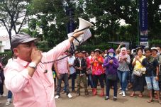 Diusir Paksa, Ratusan...