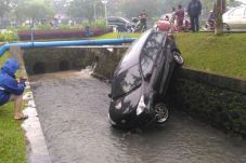 Gara-gara HP, Avanza...